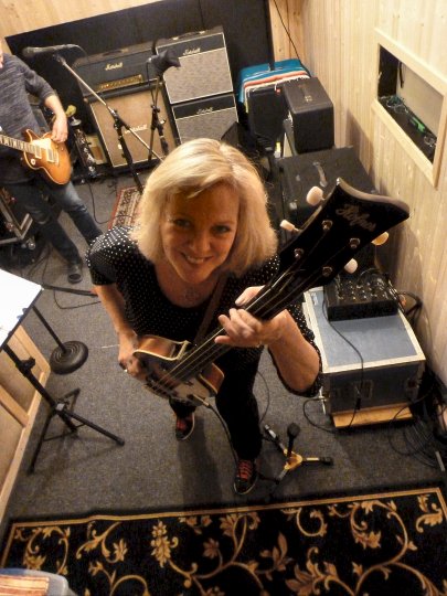 Sue avec sa Hofner bass
